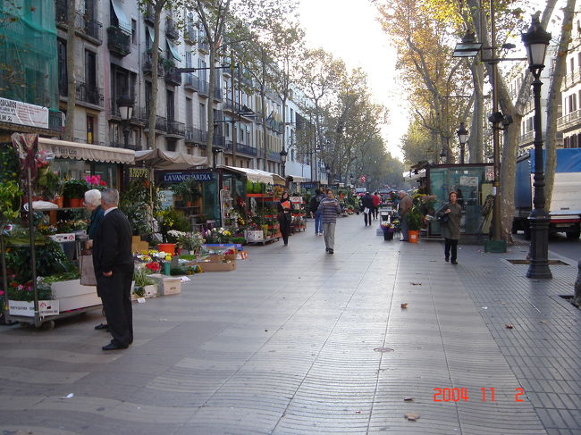 バルセロナ市内観光最終日で、街中を散策して見ました。<br /><br />写真は、朝のグラシア通り