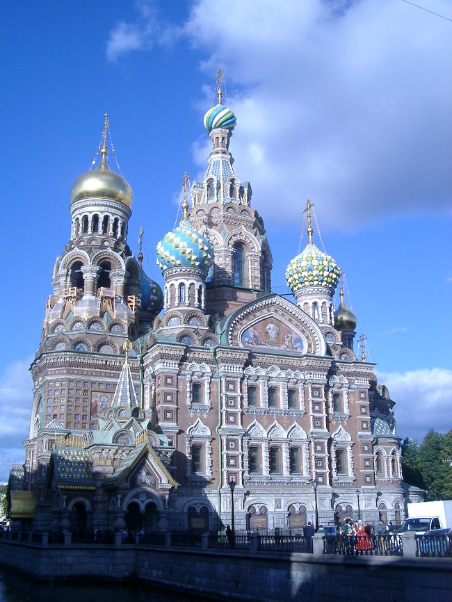 サンクトペテルブルクとモスクワに行ってきました。<br />ほとんどトンボ帰りのような、慌しい旅行でしたが・・。<br />予想以上に素晴らしい街に感動しました。<br /><br />これからはロシアの時代だー！！<br />どこに行くか迷っている方、絶対にオススメしますよ。<br />