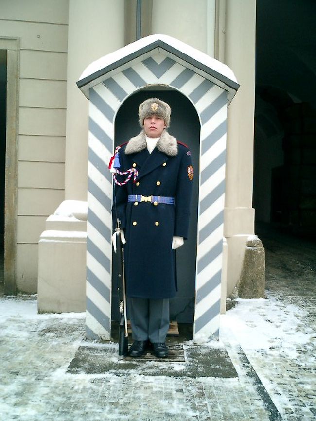 百塔の街、プラハ。<br />こちらは衛兵さん。とても寒そう！
