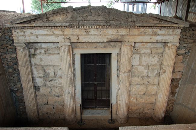 アレキサンダー大王の父、フィリップ２世の墓を見にギリシャ　マケドニア地方にいってきました。<br />ギリシャはもう夏本番。暑い日が続いてバテ気味でした。<br />海に行かなかったのがちょっと残念でしたが、<br />壮大な遺跡の数々は驚きの連続。じっくり鑑賞することをお勧めします。