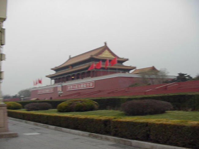 北京訪問の記録です<br />《時期》2000年3月14日〜17日　その後別の都市に行きました<br />《内容》仕事上の会議がほとんどでした。食事は色々いきましたが、観光は空いた時間に天安門と北海公園くらいでしょうかね<br />《その他》北京は15回目の訪問くらいでしょうか。でも行く度に新しいスポットができて新しい発見が数多くできる中国の力強さを感じます