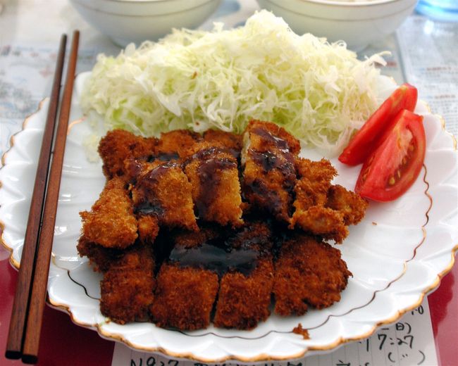 8月24日。<br />24日の第2部は、昼の行動を中心に記載。<br /><br />一旦ホテルに戻り、第一目的のカフェへ向かう。<br />そう、そこは昨年6年間の営業を経て一時閉店した「英英珈琲屋」を継承して、今年から新規開業した「井井珈琲屋」だ。<br /><br />町の市場なども様子も併せて見てみたい。