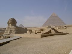 ギザのピラミッドとカイロ