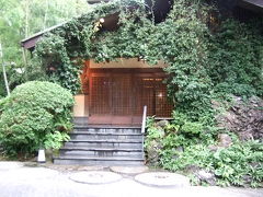 思う壺Ｂａｒマダムの団体旅行～伊豆高原「坐漁荘」に日の丸自動車の豪華サロンバスで