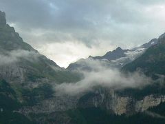 スイス旅行ハイライト写真速報【403】雨に煙るトゥーン湖畔を走る