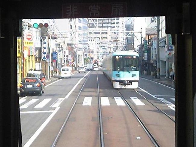所用で山陽方面へ行った帰りに、「スルッとKANSAI 2Dayチケット」を使って関西のケーブルカー巡りをしてきた。<br /><br />京津線は京都と大津を結ぶ私鉄路線。<br />用途的には都市間電車・通勤電車だが、その路線は非常にユニーク。<br />浜大津を出た電車は、「路面電車」として路上を走り、「登山電車」として60‰(!!)の急勾配で峠を越え、「地下鉄」として京都市内に乗り入れる。<br />まさに日本版シュタットバーン、現代版インターアーバンだ。
