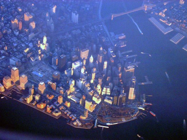 New Yorkの空撮画像です。<br />９１１の前は、結構マンハッタンの近くを飛んでくれたのですが、最近は少し離れて飛行するので中々良い写真が撮れません。