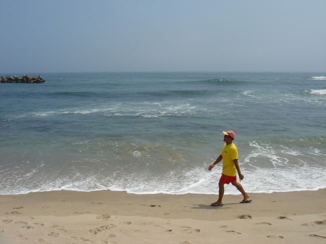 見つけちゃいました!<br />あたし的、ベスト海水浴場!<br /><br />砂はサラサラ。<br />駐車場は広いし♪<br />波も適度で☆<br />インターからも近い!<br /><br />なんといっても、隣接している温泉施設が最高です!<br />☆国民宿舎「鵜の岬温泉」☆<br />眺望抜群です!<br />宿泊も可能だそうですが、日帰りでも十分楽しめます!<br />海水浴の後、温泉に使って夕日を眺める・・・オススメですよ♪<br />17時以降、入浴料が割引になるという裏技アリ!<br /><br />