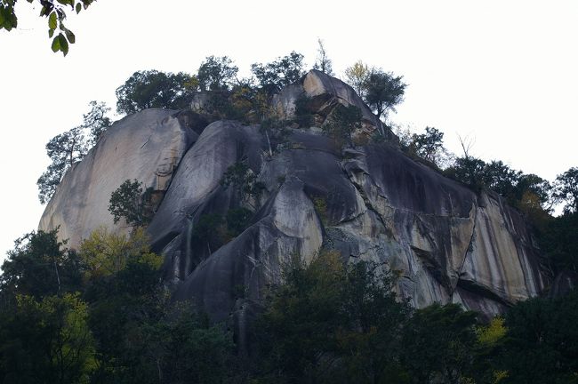 けっして紅葉を見に行ったわけではありません・・<br />2006年11月5日現在、山は真緑でした・・w<br /><br />10日後くらいが見頃な予感です。