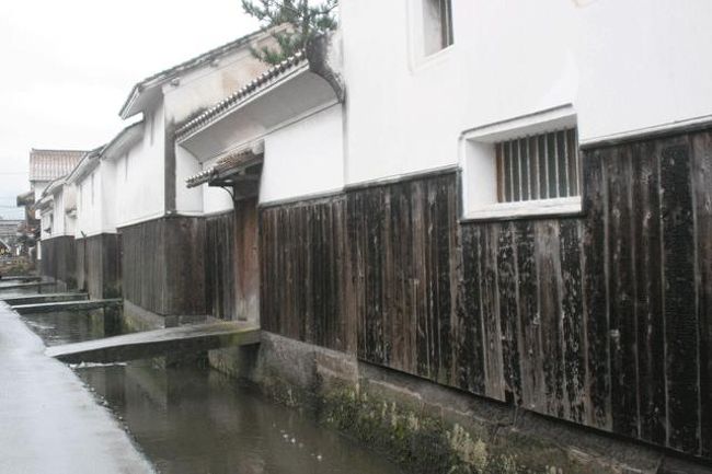 境港市から鳥取市に戻ろうとしたとき、まだ雨が降っていました。私は、鳥取市に帰ったら鳥取砂丘に行こうと考えていました。しかし、風も強いので無理と判断しました。<br />そこで、倉吉市に寄ることにしました。<br />カーナビを倉吉市内に行先をセットして走り出しました。