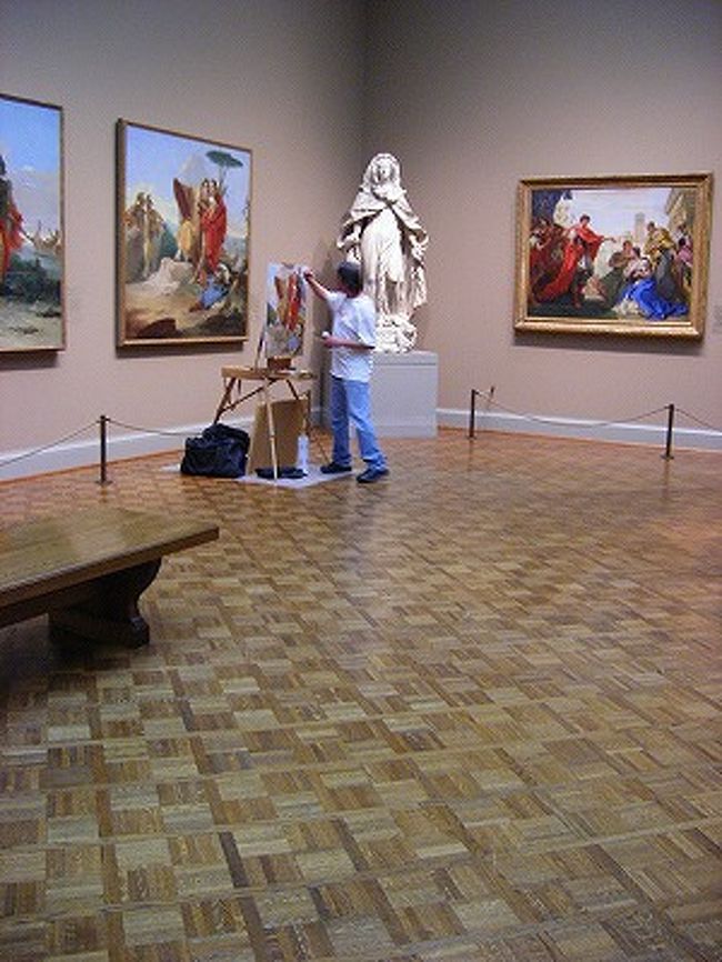 メトロポリタン美術館、ボストン美術館と並び、アメリカの三大美術館のひとつと言われているシカゴ美術館。<br /><br />シカゴ美術館は英語名The Art Institute of Chicagoという通り、元々は美術学校だったもので、現在でも附属の美術大学があります。