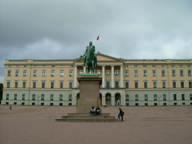 ５日目　オスロ滞在時間もあと半日。<br />昨日今日購入したパスがまだ有効！まずはトラムに乗って王宮へ。２４時間有効なので、購入するタイミングも考えるとかなり有効に使えます。