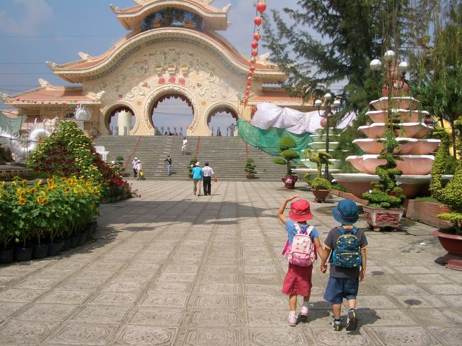 ベトナム、ホーチミンの旅後半、<br />一応メインは子供向けで4日目スイティエン公園、5日目ホーチミンサーカスとする。<br />順調に行程をクリアーしていた旅だったが最終日にきていよいよ<br />予定通りに行かなくなってきた〜<br />まあ、そういうこともあるか・・