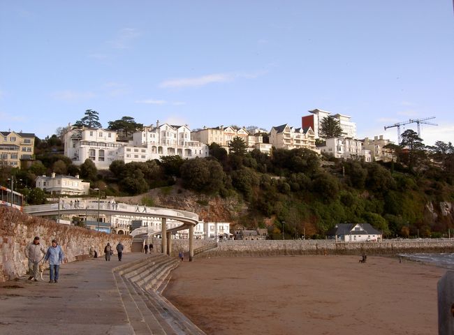 イギリスのリビエラ地方と呼ばれるトーキー（Torquay）という小さな海辺の町に行ってきました。ここはアガサ・クリスティ生誕の地としても有名なところだそうです。