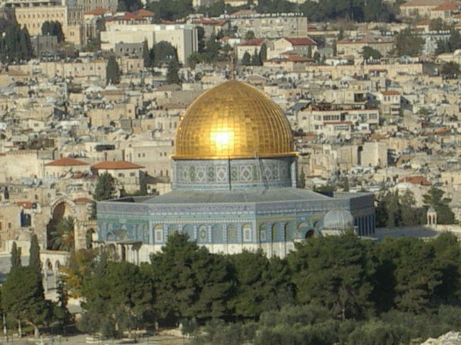 元旦を死海で迎え、いよいよ黄金のドームのあるエルサレム旧市街へ向かいます。