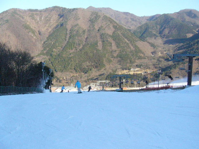 やっと 正月休。 久しぶりに 仲間と 河口湖のちょい先の<br />御坂スキー場へ 滑りに行ってまいりました。