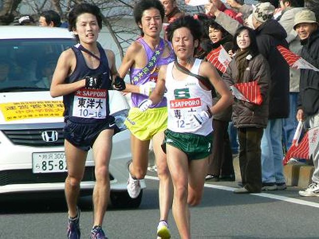 スポーツ観戦を目的に東京へ行くことにした。<br />東京へ向かう途中で、箱根駅伝の復路ランナーを電車で追いかけて３カ所で応援？してきました。<br /><br />