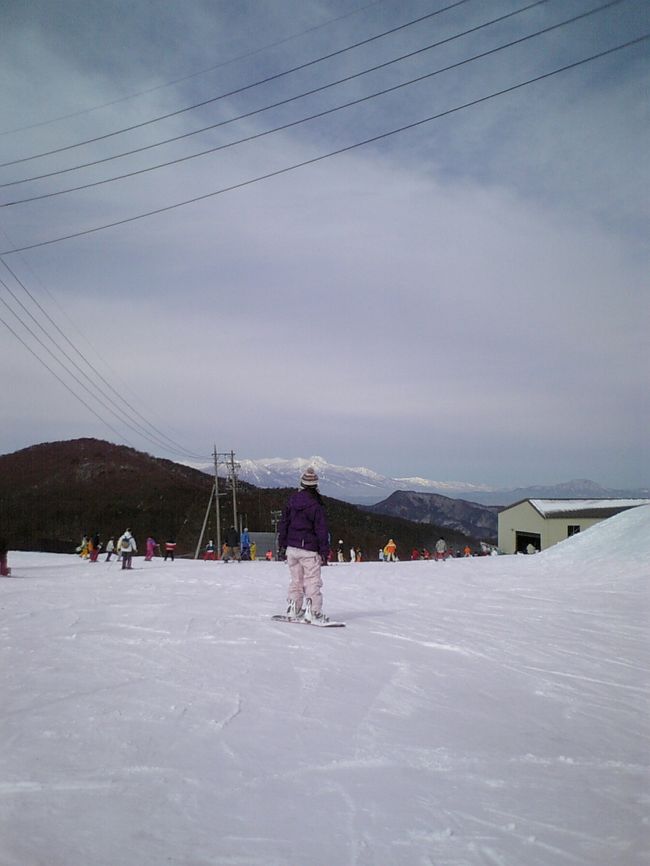 12月30日深夜から1月1日までで、菅平スキー場に行ってきました。例年に比べるとやはり雪は少なかったですが、それなりに楽しんできました。