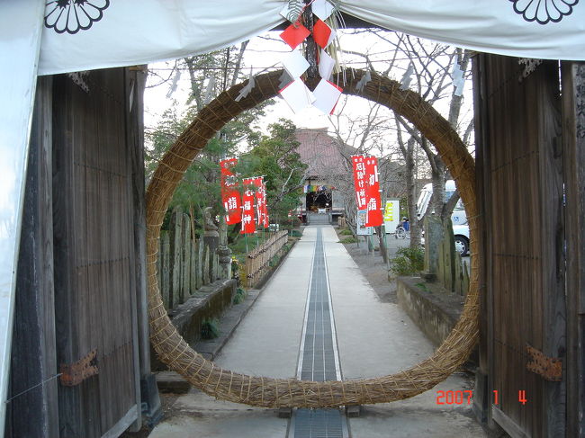 小川町にも七福神があるとのことで、正月にお寺の初詣がてら巡ってみた。<br /><br />写真は、普光寺の山門