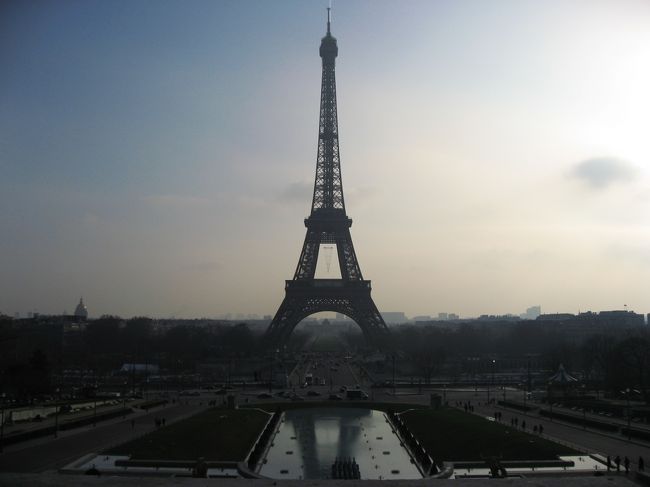 旅の最終日。<br />未だに行ってなかった凱旋門とエッフェル塔をやっつけ仕事で片付けます。