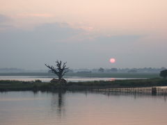 ミャンマー2007･･･?アマラプラ　お坊さんと木橋と夕陽