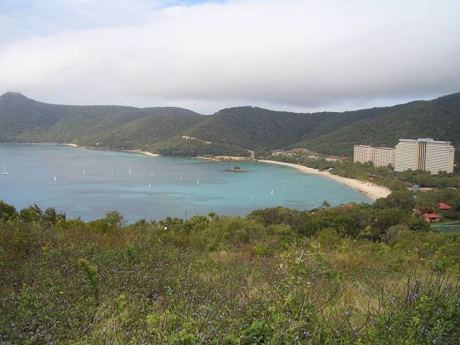 ついに最終目的地、ハミルトン島へ。<br /><br />「くつろぐ」「何もしない贅沢」を味わう、まさにリゾート！<br /><br />ガイドブックを見て一目ぼれ（笑）したバギーにだって<br />乗り倒してきちゃいましたー。