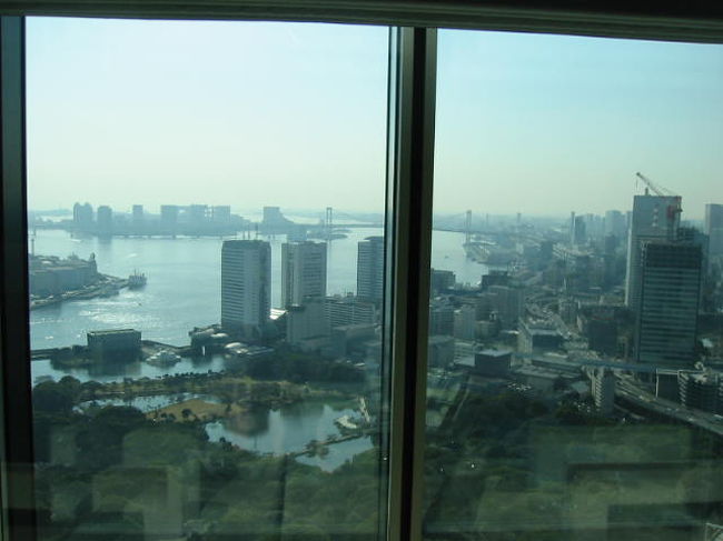 コンラッドに宿泊しました。32階ガーデンビューで、東京湾と浜離宮が見渡せます。今回は銀座と渋谷を歩きました。<br />・コーノピッツァ(銀座)<br />・ちゃんこダイニング若(渋谷)<br />・せとうち旬彩館(新橋)<br />・Pierre Marcolini(銀座)チョコレート<br />・Cali Cari(銀座)カレー店