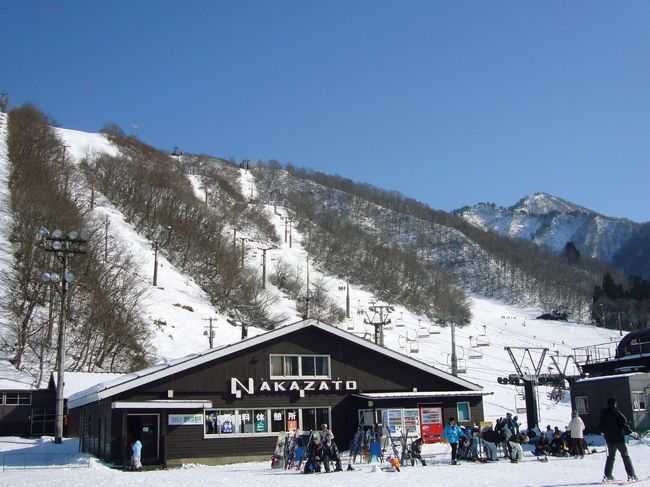 2007年の初滑り♪<br />会社の同僚8人で、中里スキー場へ行ってきましたー。<br /><br />前日までの雪で雪質も申し分なく、行き帰りも『スノートレイン湯沢中里号』らっくらく♪晴天に恵まれてとっても楽しかったです！<br />