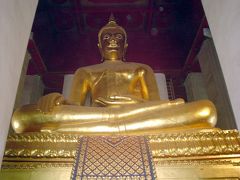 古都アユタヤ５：　「タイの東大寺？」　に住む金色大仏を見る
