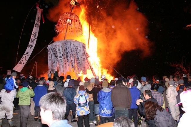 久しぶりに1月15日に行われる野沢温泉火祭りに行ってきました。<br />今年は火付け係のミスがあったり、寒さも無く火祭りの迫力はいまいちでした。<br />宿はいつもの『とうふや』です、相変わらず美味しい食事を堪能してきました。
