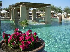 魅惑のドバイ?_バブ・アル・シャムスBab Al Shams Desert Resort & Spa（ホテルの外観＆プール）編