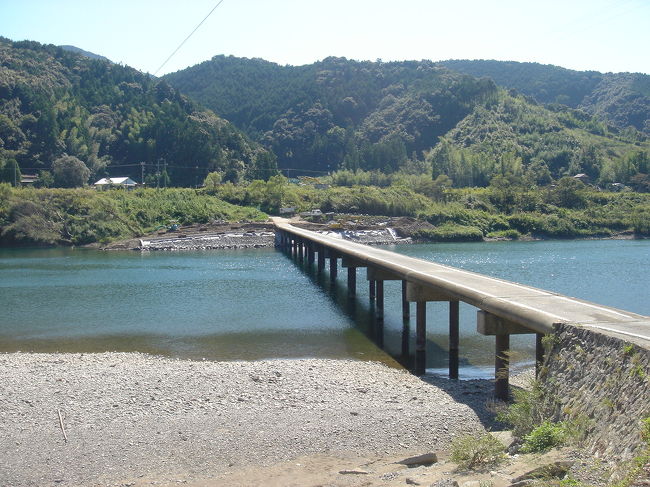 しまなみ海道を通って高知を目指す。<br />四万十川にかかる沈下橋が面白く、上流まで辿ることに。