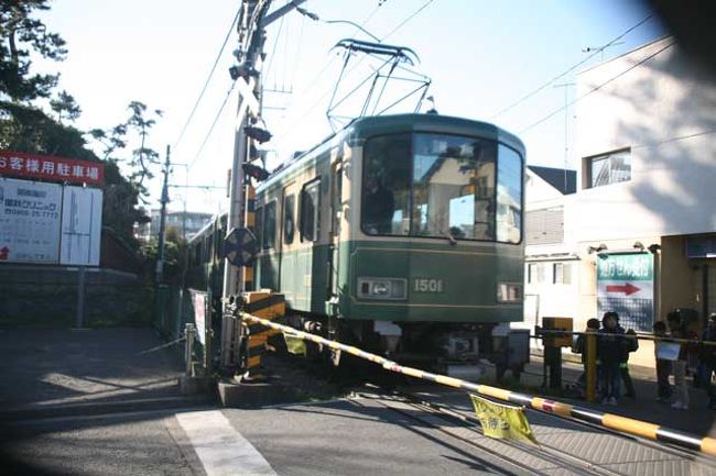 東海道線を東へ…。<br />約１時間４５分で藤沢駅に到着です。<br />ここから鎌倉には、江ノ電で行こうと思います。<br />一日乗車券の「のりおりくん」を購入しました。<br />そして、気ままな旅がはじまります。<br /><br />★「江ノ電」のHP<br />http://www.enoden.co.jp/