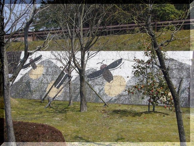 香川新５０景に選定されている公園で、遊歩道が整備されており春から夏にかけて園内ではぼたんや菖蒲、あじさいなどの花を観賞できる。<br />所在地：香川県仲多度郡まんのう町神野<br />　　　　駐車場あり。