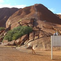 エアーズロック（Katatjuta-Uluru）登頂記