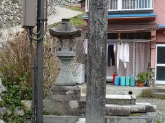 かやぶき屋根の集落：八幡神社