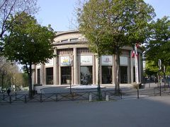 パリのお宝建築集　その４　セーヌの高台コースはモダニズムのペレの展示場