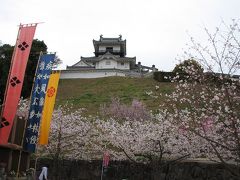 青春１８切符で　見事に復元　花の掛川城ー?