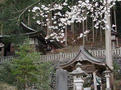 ひっそりと若御子神社