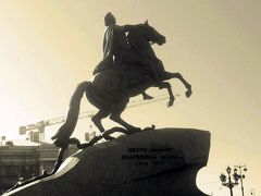 青銅の騎士像とイサク広場