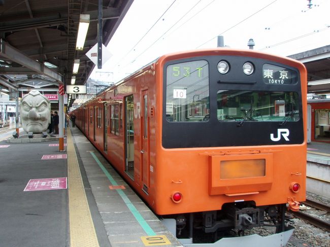 青春１８きっぷで行く甲信越ひとり旅。<br />朝早起きして、甲府で途中下車をしながら、１日目は中央線の旅です。<br /><br />まあるいみどりの山手線、真ん中通るは中央線♪ のＣＭソングでおなじみの中央線。　<br />中央線は長野県の上諏訪駅までしか行ったことがなかったので<br />その先はどんな風景が広がっているのかとても楽しみでした。<br /><br />東京～塩尻のことを中央東線、名古屋～塩尻のことを中央西線、<br />と区別している路線図を見かけたときから<br />いつか中央西線にも乗ってみたいなあと思っていたのです。<br />中央西線の乗車時間は短かったですが、一応、願いはかないました。<br /><br />