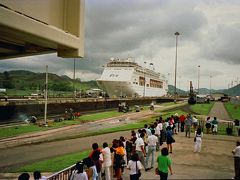 中米四カ国の旅ー大型船舶が航行するパナマ運河を訪れる