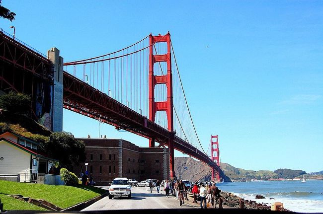 サンフランシスコもようやく晴れる日が多くなりました。そういえばサンフランシスコに来てからゴールデンゲートブリッジがちゃんと撮ってない?!　ということで、今日はいろんな所から橋を眺めてみようツアーに出かけました。<br /><br />Golden Gate National Recreation Area<br />http://www.nps.gov/goga/<br /><br />ガイドブック<br />Guide To The Parks<br />ISBN 1-883869-83-8<br />