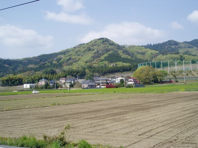 4月20日、昨日までの雨模様がうそのように晴れ、新緑の太平山を歩くことができました。<br />ただし、女子高生の遠足と遭遇!<br />でも、吉屋信子氏の後輩たちなので、ま、いっか(@_@)といったところです。<br />また栃木市内にある、フランス家庭料理風レストランを紹介します。<br /><br />