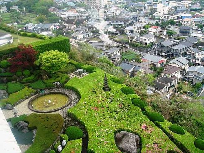 最終日です。<br />昨日までの雨も朝にはあがり<br />予定通り遊園地に行くことができました♪<br /><br />狙い通り、平日とあって園内は貸切状態！！<br />乗り放題、遊び放題♪<br /><br />この画像はホテルの窓から見た中庭。