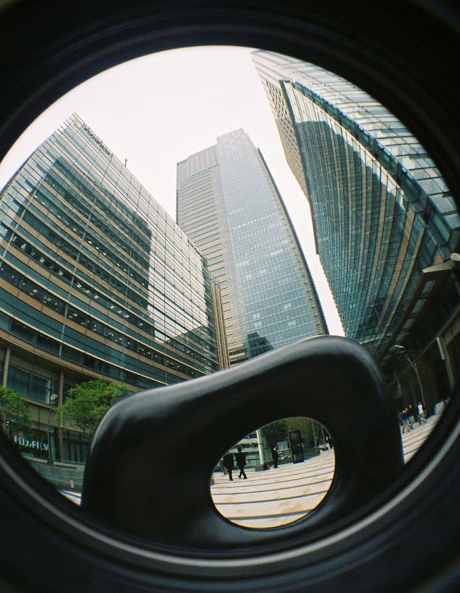 仕事先の子と３月下旬にオープンした東京ミッドタウンに行ってきました。<br />トイカメラのFisheye2で撮りました、１８０度の世界を楽しんで下さい。<br />http://www.tokyo-midtown.com/jp/index.html<br />