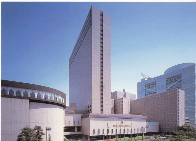GWは大阪へ。<br />特に何の予定もしていなかったので、<br />自宅出発が完全に出遅れの午前8時過ぎ。<br /><br />ばっちり渋滞にはまり、大阪に到着したのは正午すぎ。。。<br />お昼ごはんを食べて、のんびりしていたら、<br />チェックインタイムの2時になりましたので、<br />ホテルへ向かってしまいました。。(笑)。