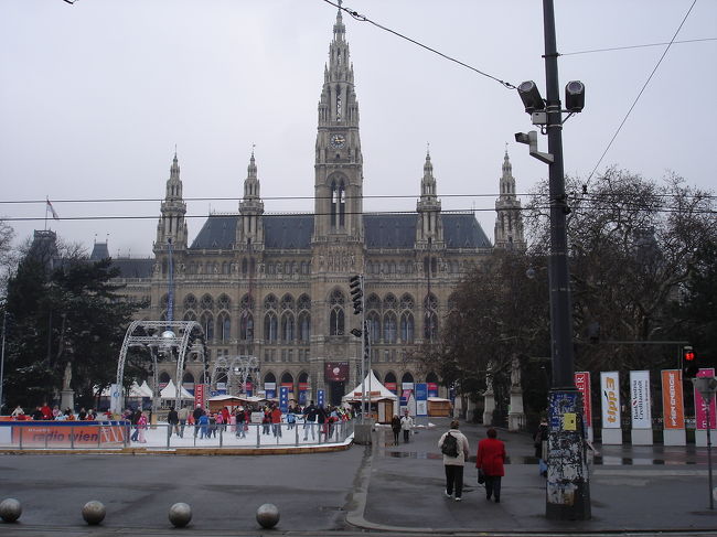 今回の旅では、中欧のリュブリャナ、ザグレブ、スプリット、ドブロブニク、コトルと巡って最終目的地、ウィーンです。<br /><br />ウィーンは大きな町で素敵な町でした。今回は非常に時間が短かったので、次回はもう少しゆっくり訪れたいです。