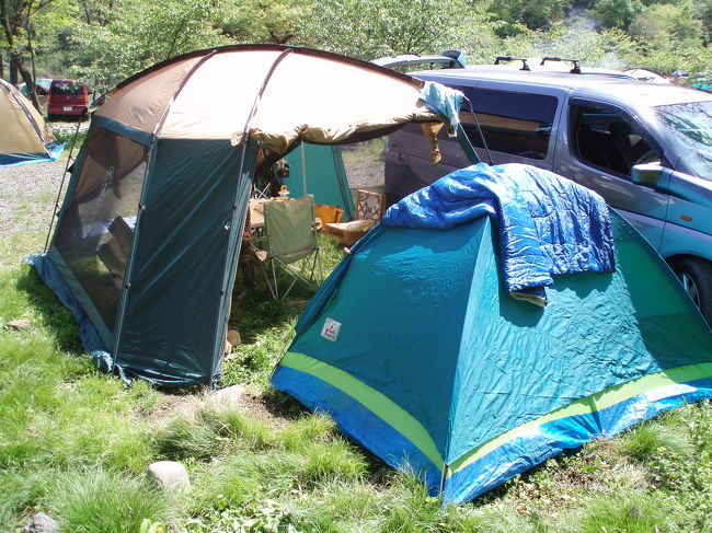 GW恒例のキャンプに行って来ました。8：30にキャンプ場に着いたのですが既にテント＆タープの設営が困難なぐらい混雑していました、親切なおじさんが場所を提供してくれたのでそこで設営をしました。