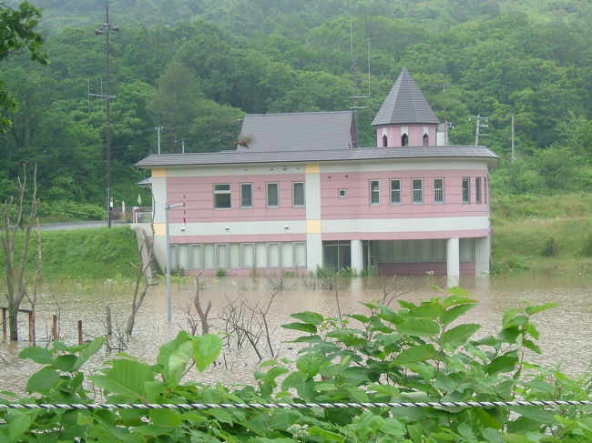 富良野から洞爺湖まで遊びに行きました。<br />北海道は広くて移動だけで疲れました。<br /><br />生憎の天気でしたがそれなりに楽しめました。<br /><br />